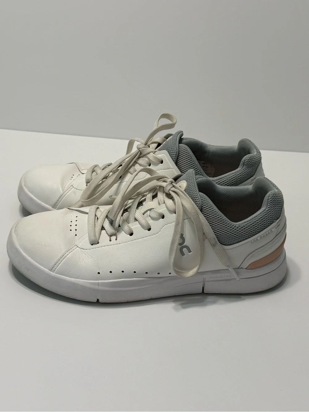On Cloud The Roger Advantage 2 Women's Sneakers Size 9 White Grey
